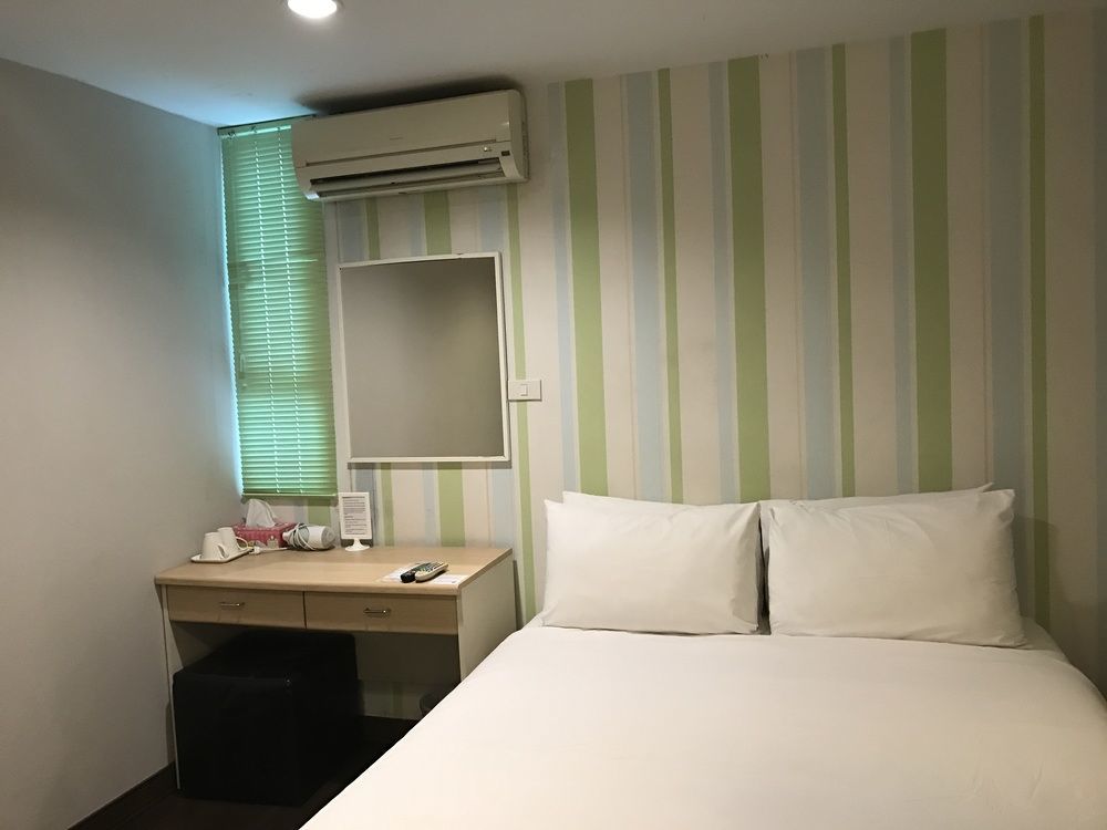 Hotel Urban House Bangkok Esterno foto