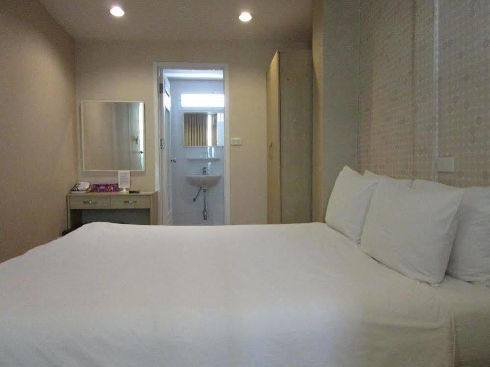 Hotel Urban House Bangkok Esterno foto